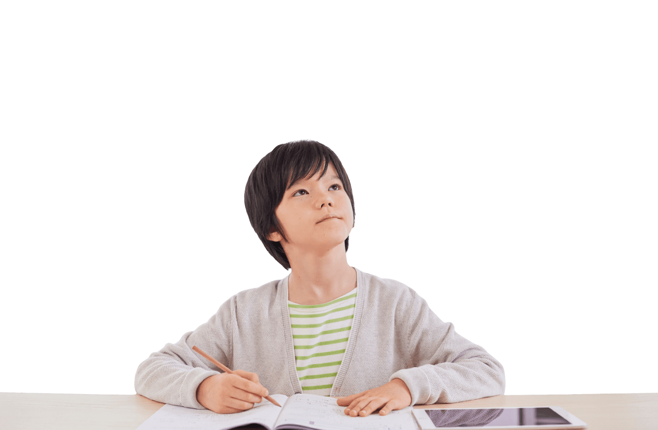 自宅学習をしている学生の画像