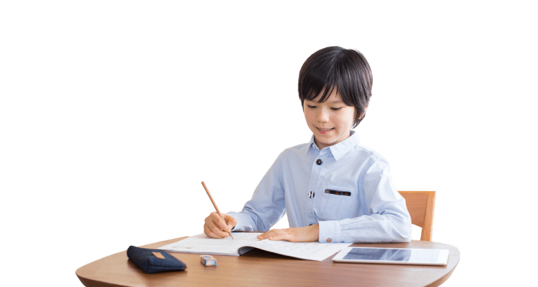 自宅学習をしている学生の画像