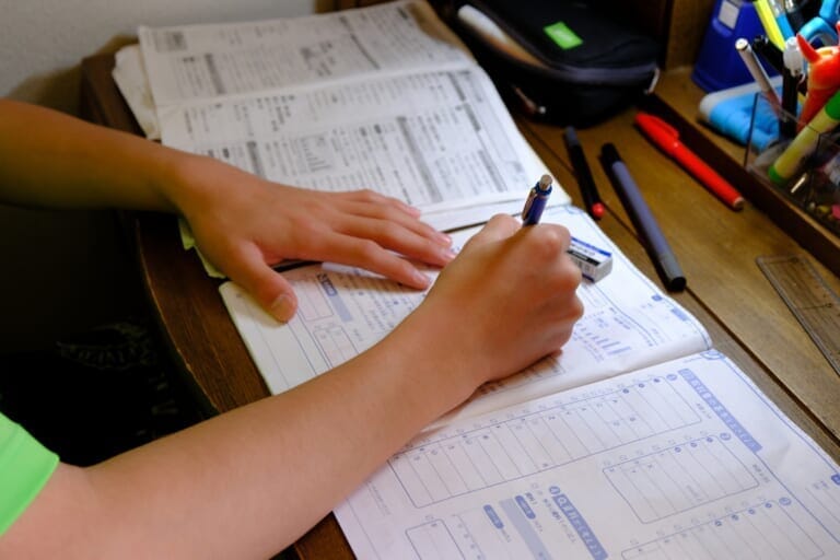 中1ギャップとは?つまずきの原因と対策や、先輩保護者の声を紹介。 Z会受験情報ナビ