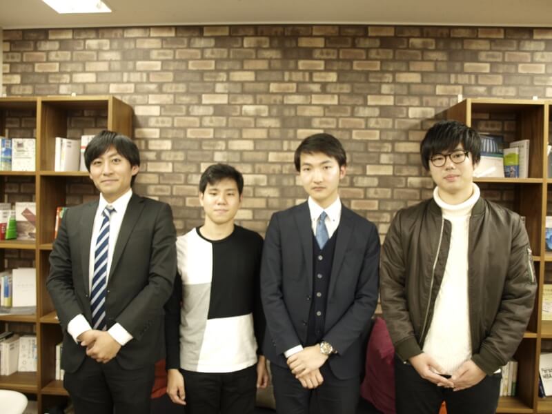 左から山上講師、Y. I. さん、神林講師、筒井講師