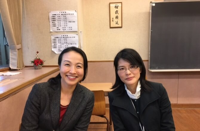 中3土曜プログラム担当の黒井晴子先生(左)と、中3担任の平福かおり先生